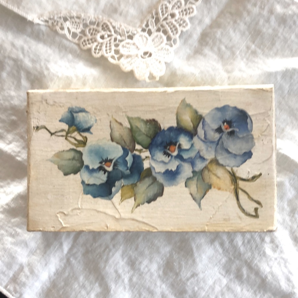 Vintage box with blue pansies and blue lining